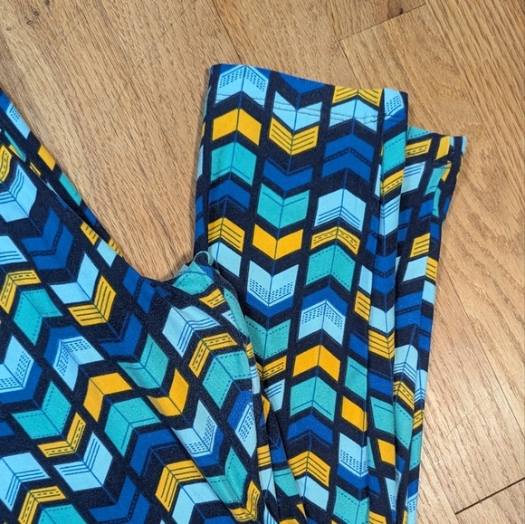 LuLaRoe Tall & Curvy Leggings – Blue Chevron Zig-Zag Party Vibes! 🎉💙💛 - Picture 3 of 4